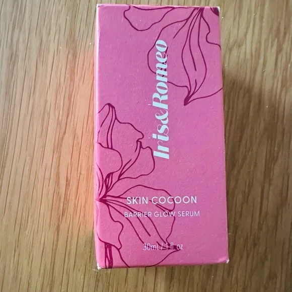 NWT Iris and Romeo Skin Cocoon Barrier Glow Serum - 1 oz - Picture 2 of 7